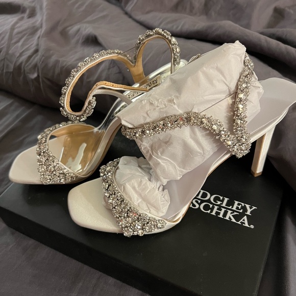 Badgley Mischka Galia Size White Satin - Picture 11 of 17